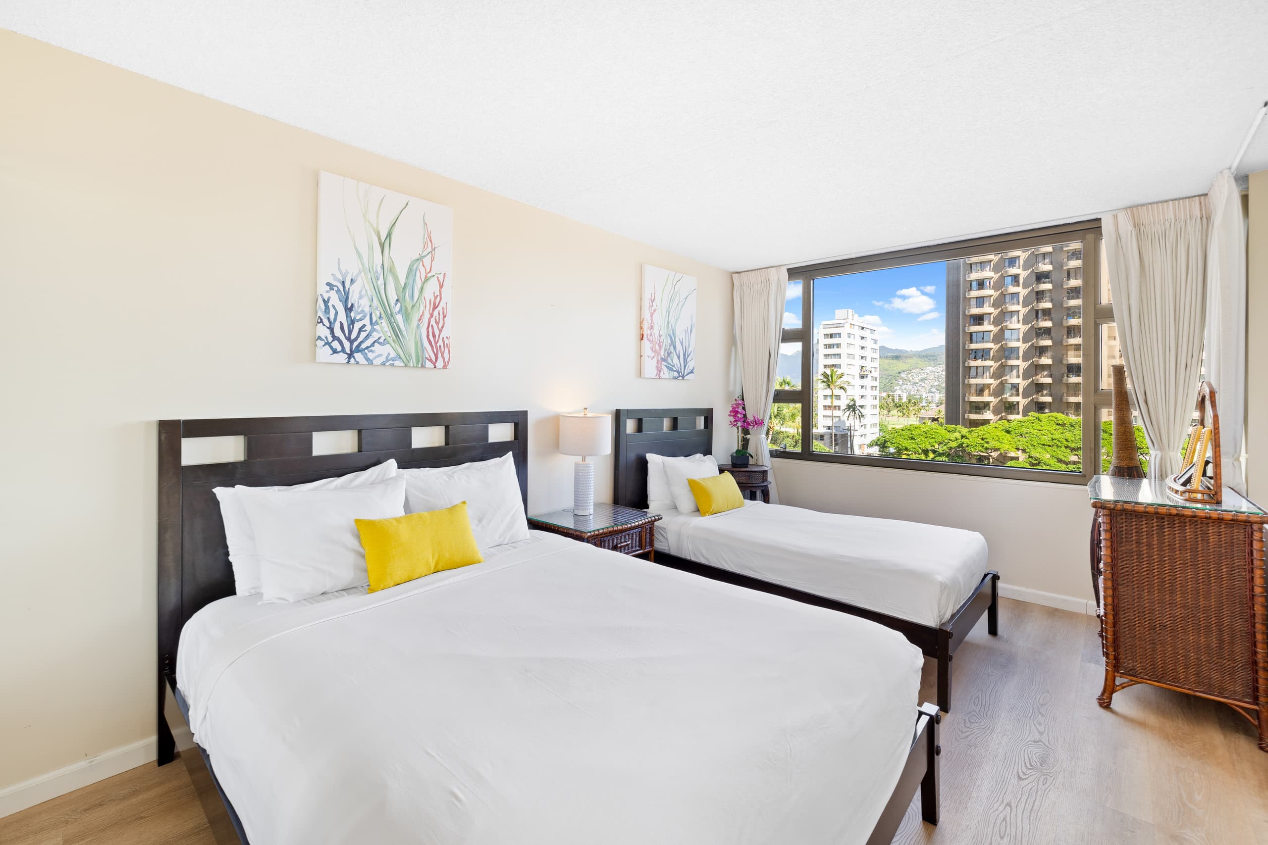 Condo in Honolulu · ★4.78 · 1 bedroom · 3 beds · 1 private bath - Image 17