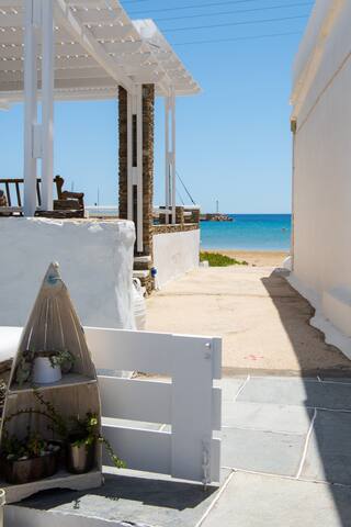 Miles Away Sifnos – Beachfront House gallery image 4