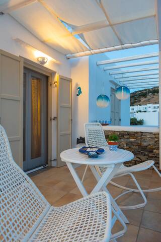 Miles Away Sifnos – Beachfront House gallery image 3