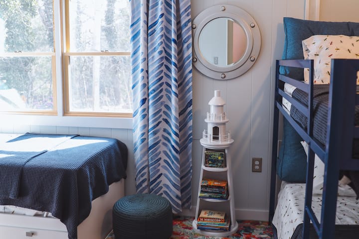 2nd bedroom with 4 twin beds