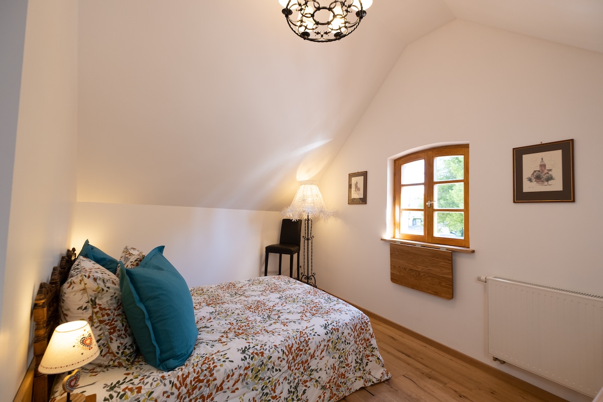 Standardni francuski krevet, 140 x 190. 