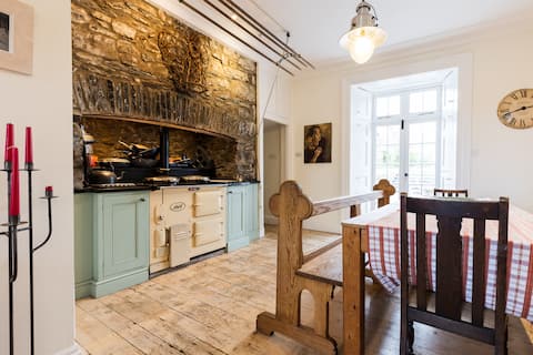 Parrog Beach House - Sleeps 12