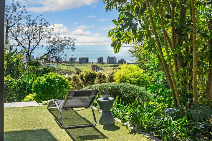 Central Garden Oasis | Superb Views gallery image 4