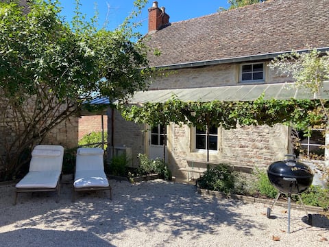 Burgundian cottage in a charming village.
