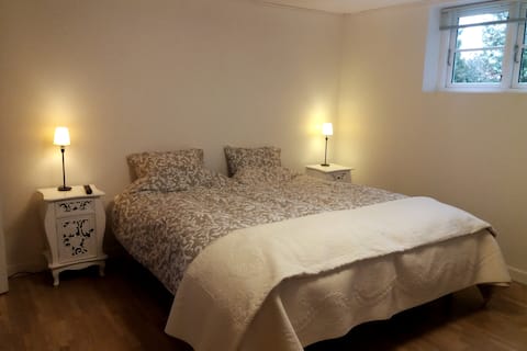 Cozy 2 bedroom apartment with private entrance