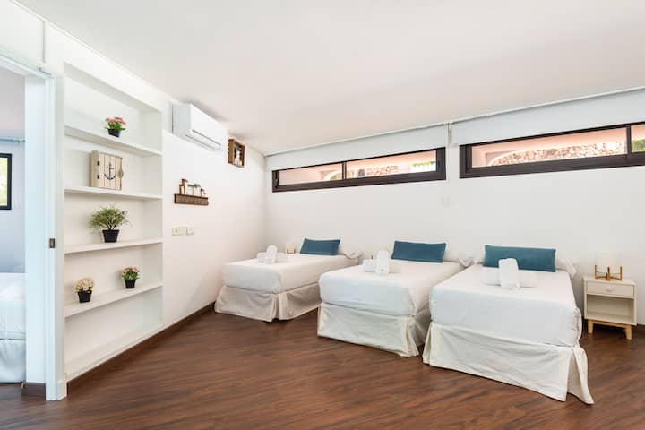 SPÁLŇA 4: 
3 lôžka  90 CM