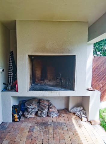 Woodbridge Island Style Family home gallery image 4