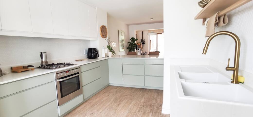 Woodbridge Island Style Family home gallery image 5