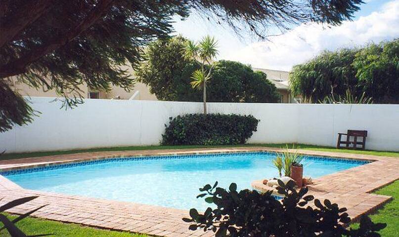 Woodbridge Island Style Family home gallery image 2