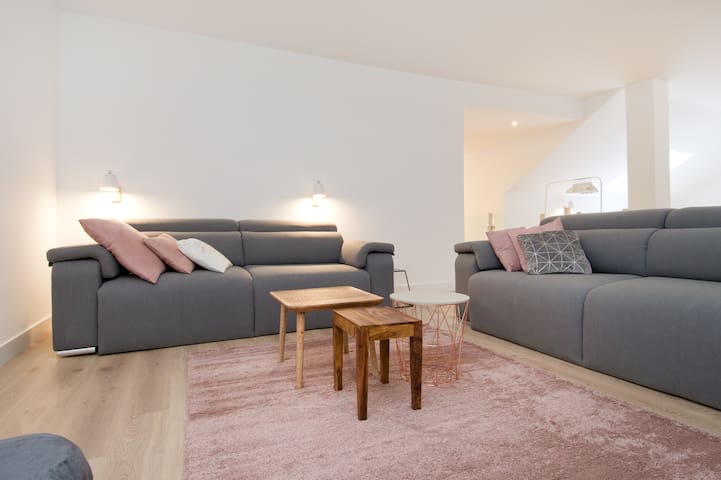 HELLENHOST: Deluxe Apartment in Gran Vía