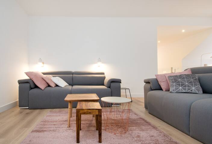 HELLENHOST: Deluxe Apartment in Gran Vía gallery image 2