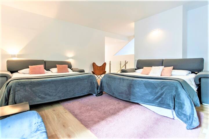 HELLENHOST: Deluxe Apartment in Gran Vía gallery image 3