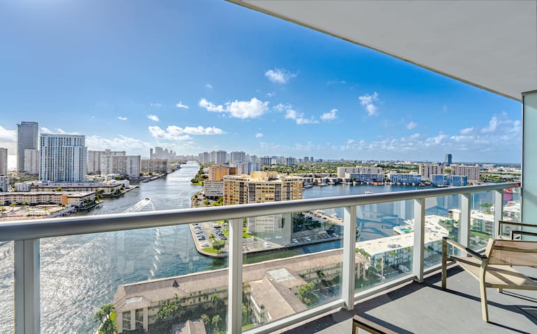 Great 2BR Condo Amazing SouthBay&OceanView 22Floor