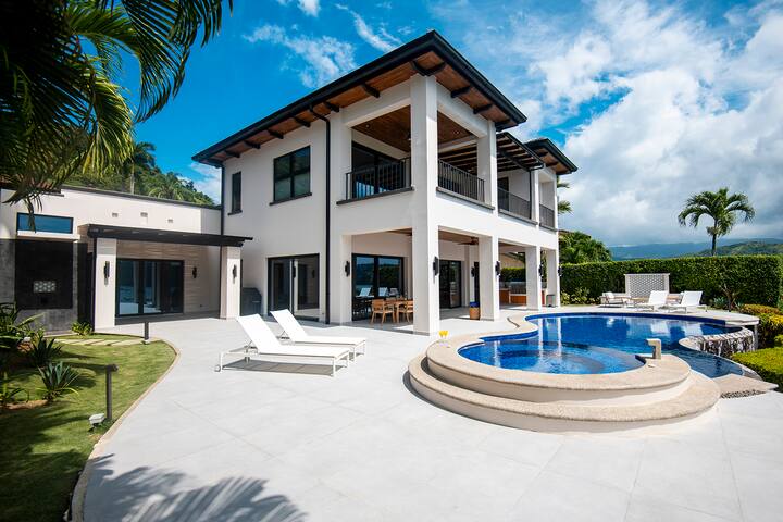 Luxury Villa with Captivating Ocean Views