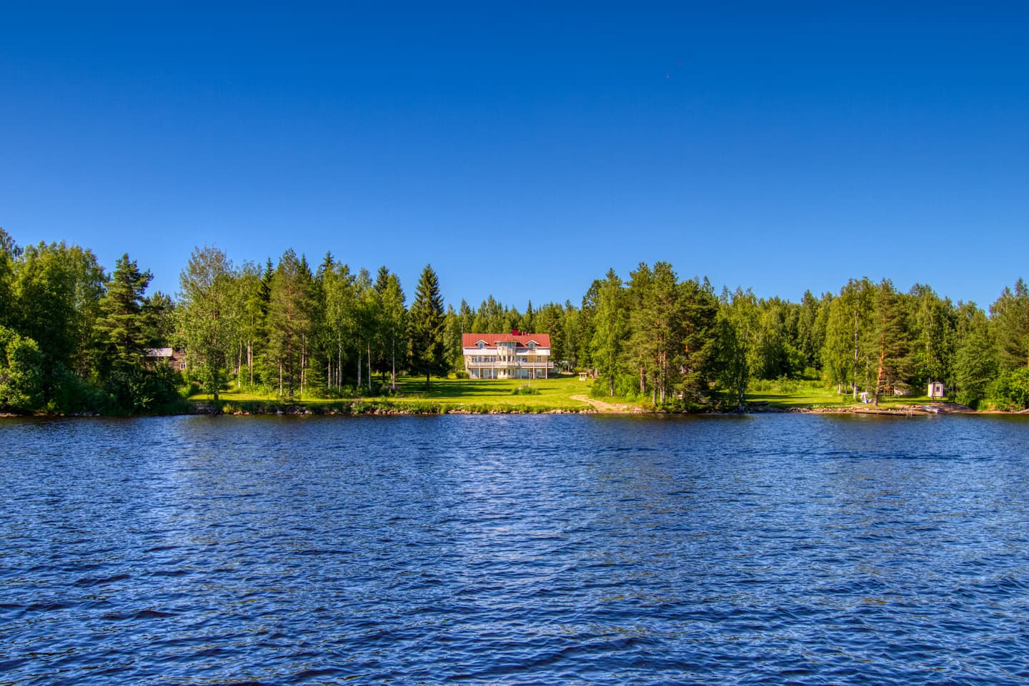 Kartano Järven Rannalla 3