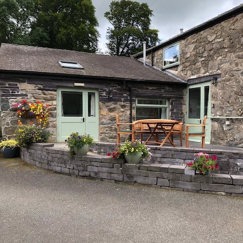 Hafan Cottage at Bryn Llys, doorstep to Snowdonia