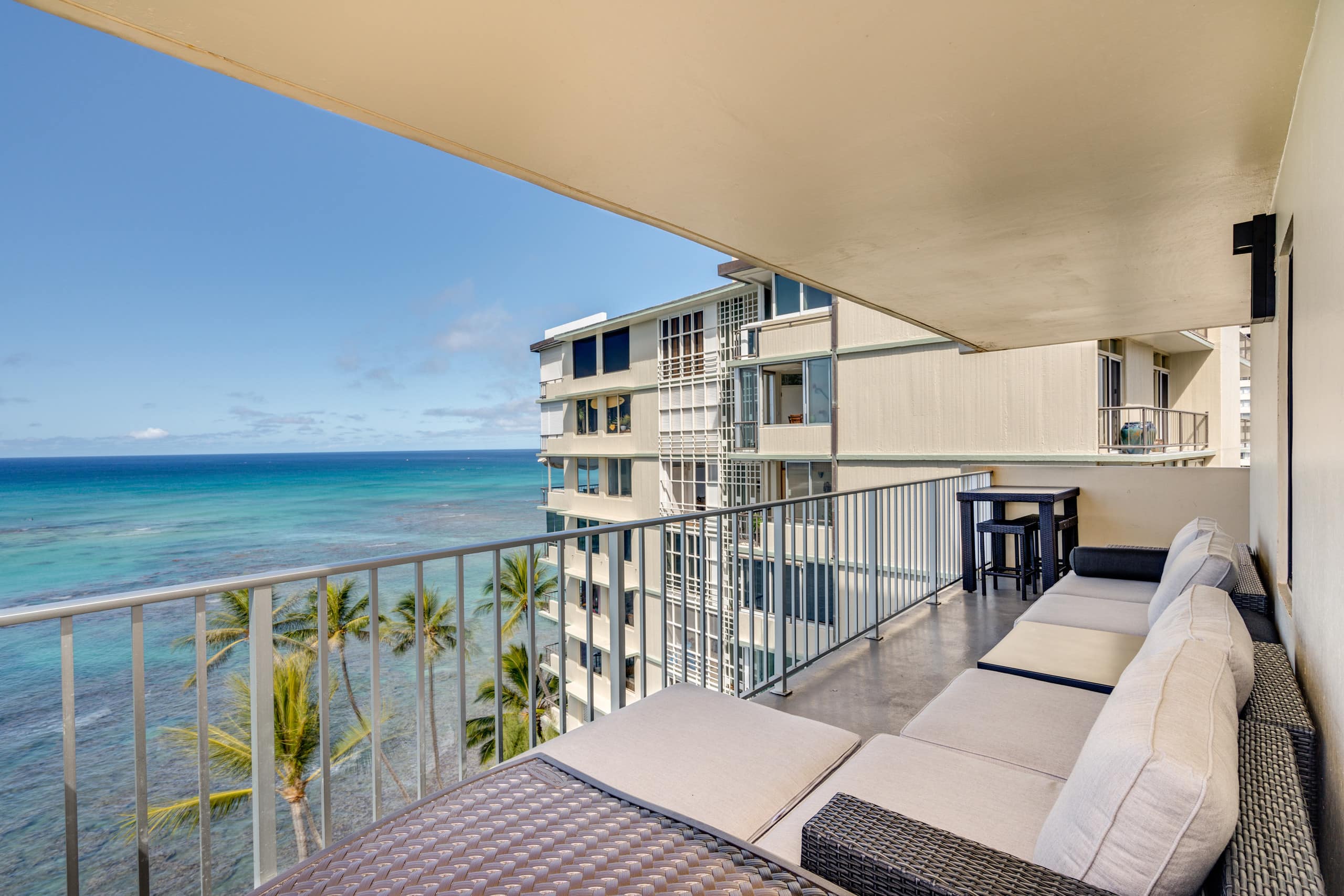DHBH 1101 A loved Gold Coast Condo - Image 4