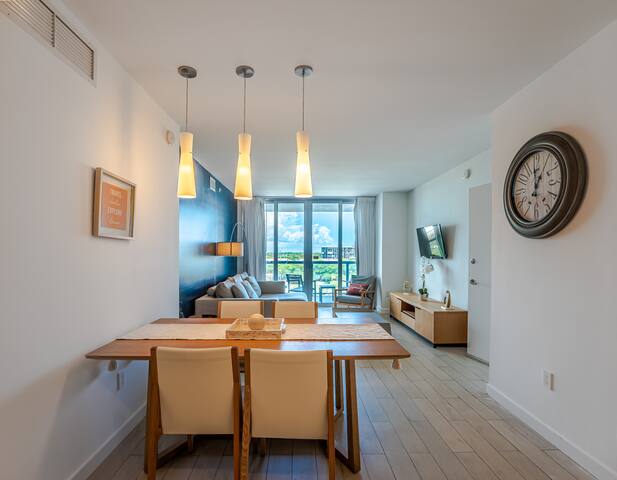 Great 2BR WaterViews@BeachwalkResort 7th Floor gallery image 3