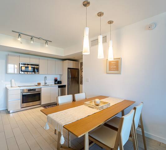 Great 2BR WaterViews@BeachwalkResort 7th Floor gallery image 5