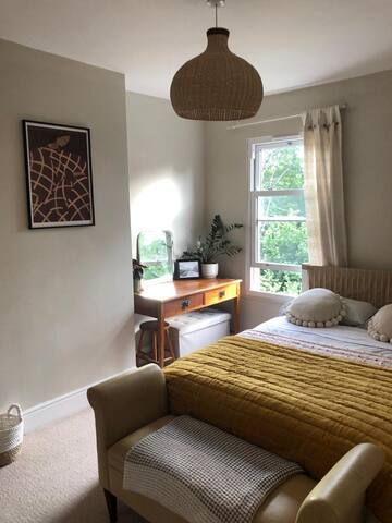 Lovely 3 Bedroom +1 Victorian Terraced House gallery image 3