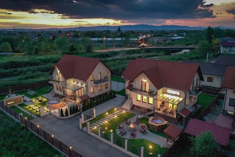 Roots Villa Redwood |   Hot Tub & Firepit Villa