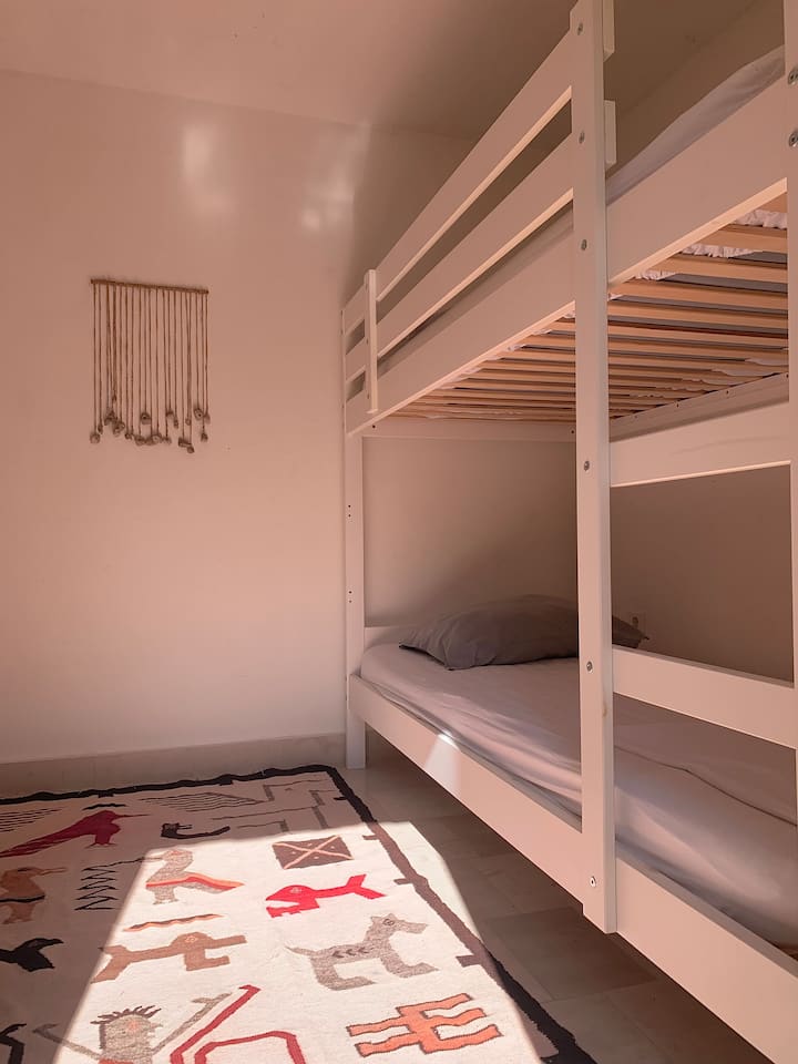 בתוך הבית הקטן