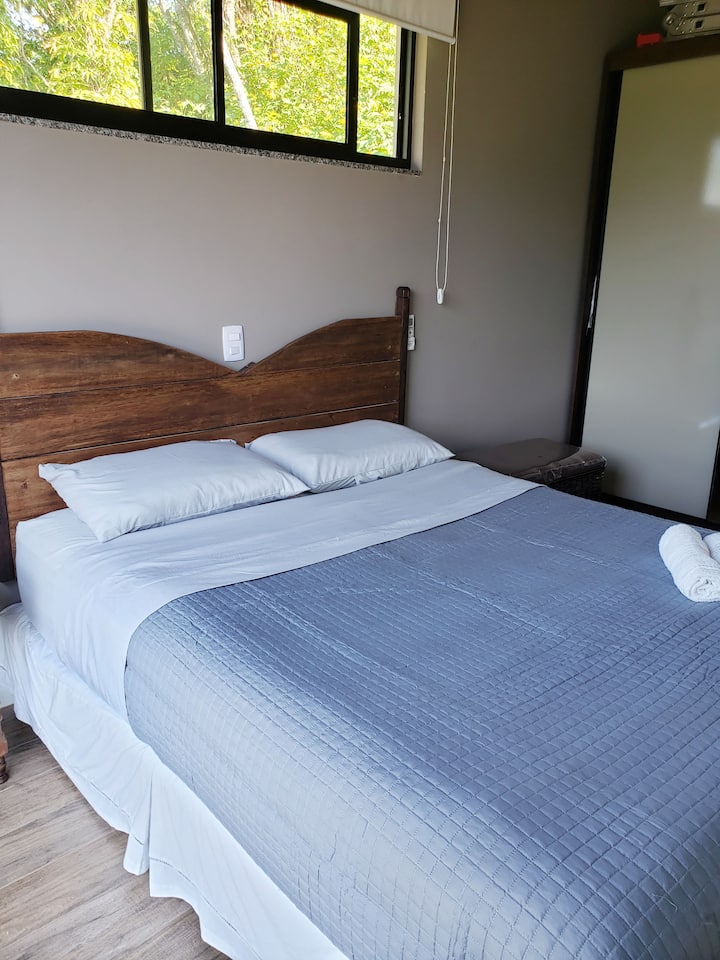 chumba maradufu kilicho na kiyoyozi