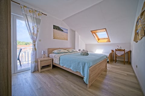 Apartment near sea in Pomena