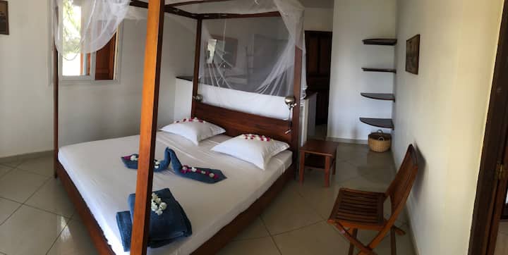 Dormitorio 1 y baño - inodoro