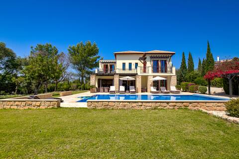 Beautiful Villa Galinios in tranquil surroundings