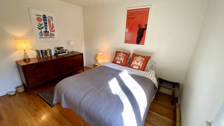 Chumba cha kulala na kitanda kamili