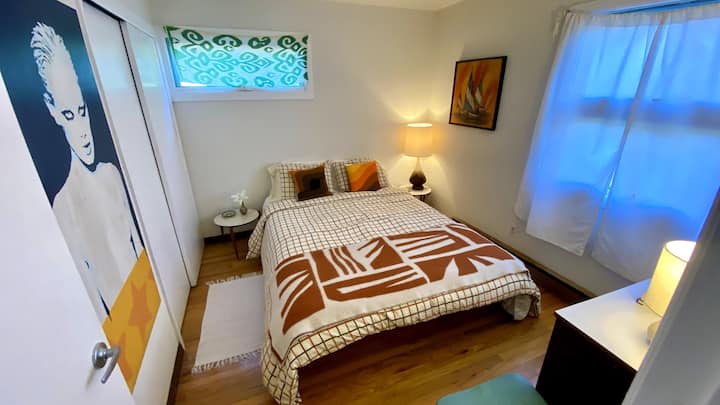 Chumba cha kulala kilicho na kitanda cha malkia