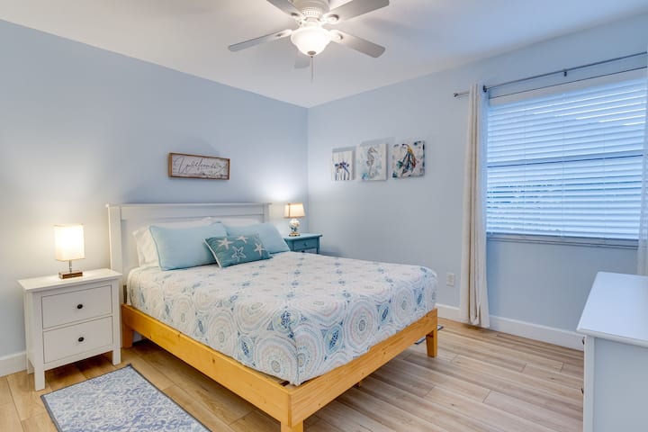 The bright and cozy second bedroom