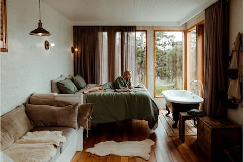 The Hide - Private Waterfront Bruny Island.