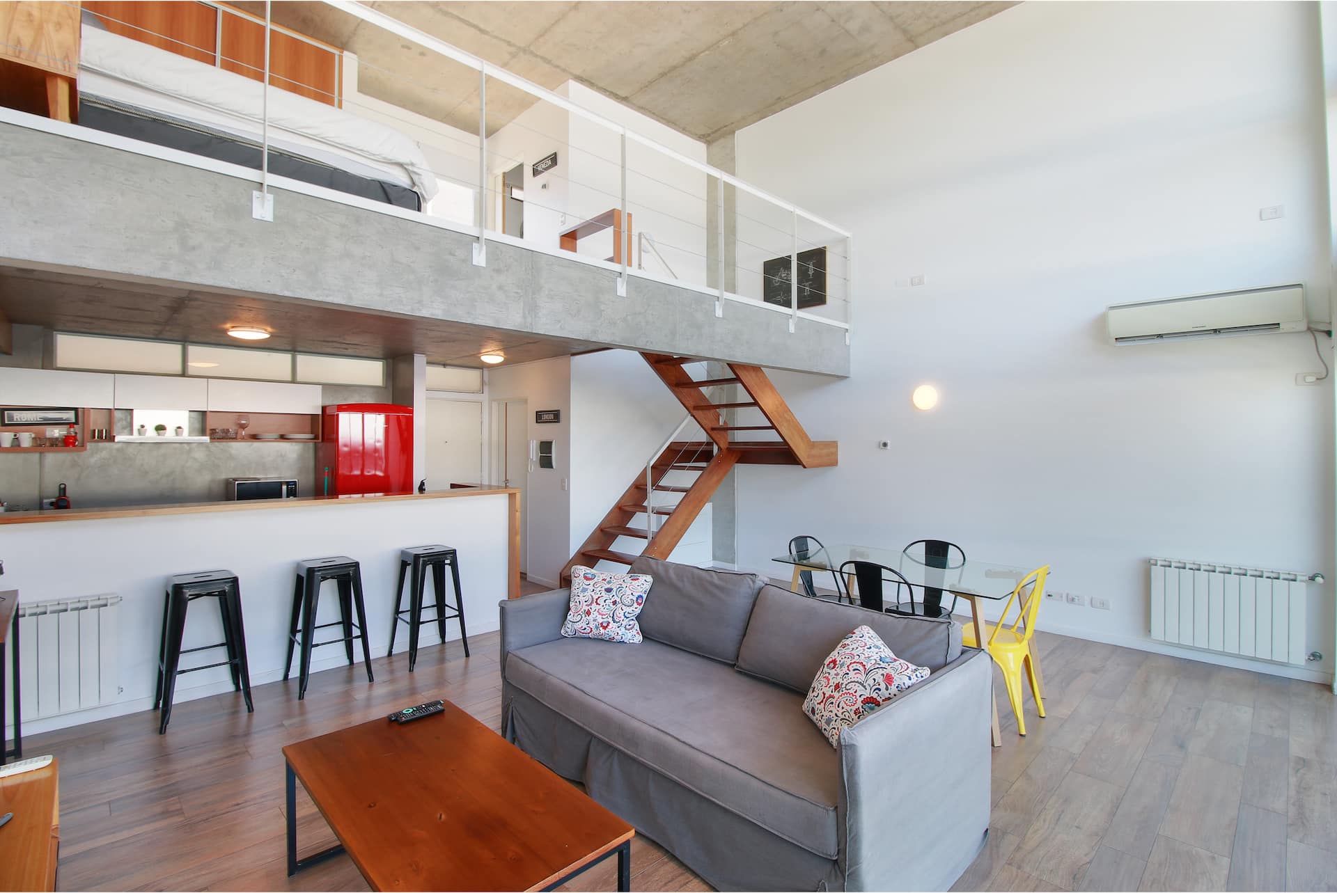 Top-floor two-level loft in Vicente López with free parking