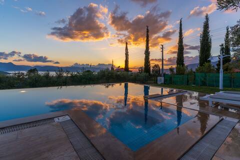 Private Villas With Lovely Lake View in Koycegiz 1