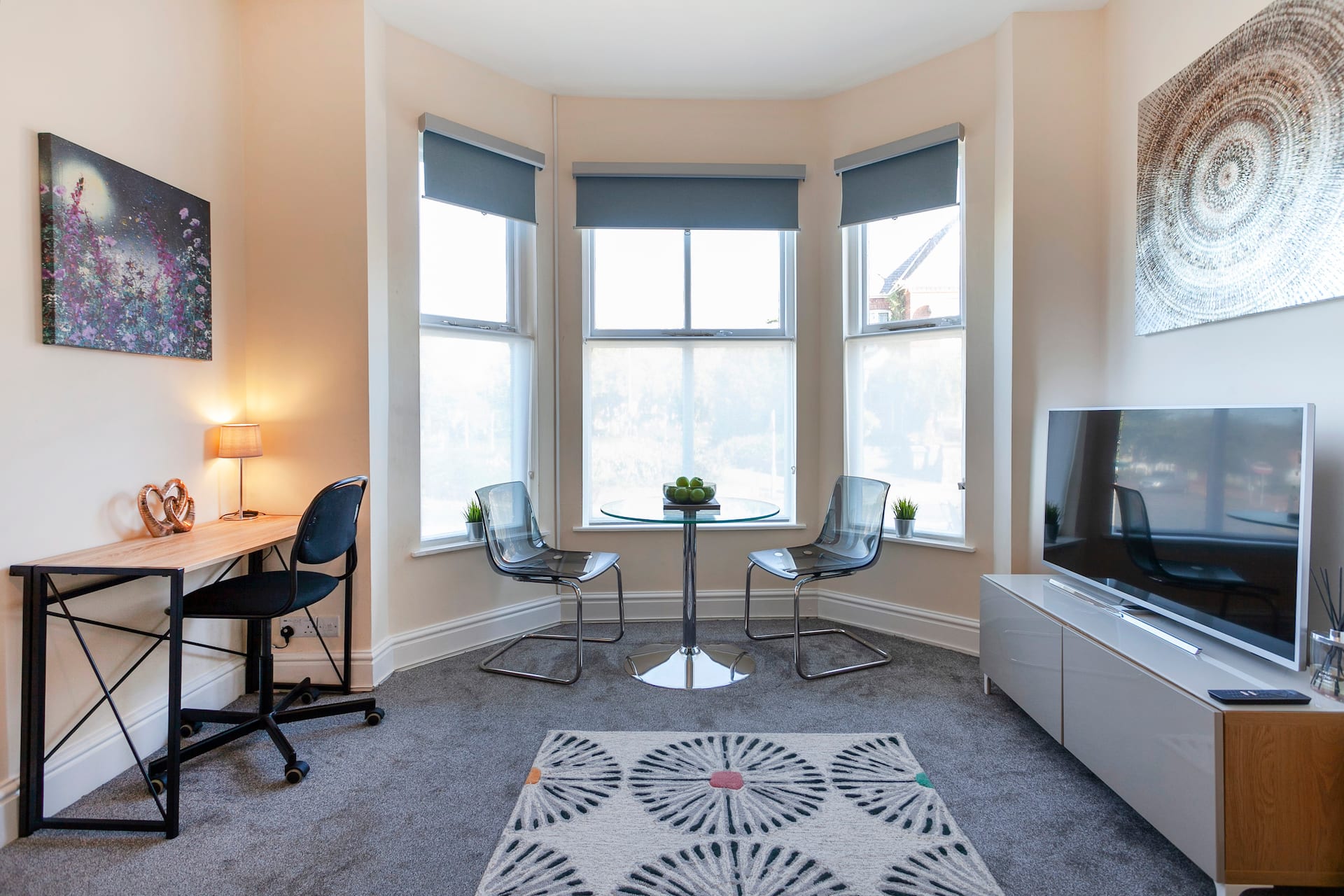 Beautiful, Entire Luxurious One Bedroom Flat — photo 2