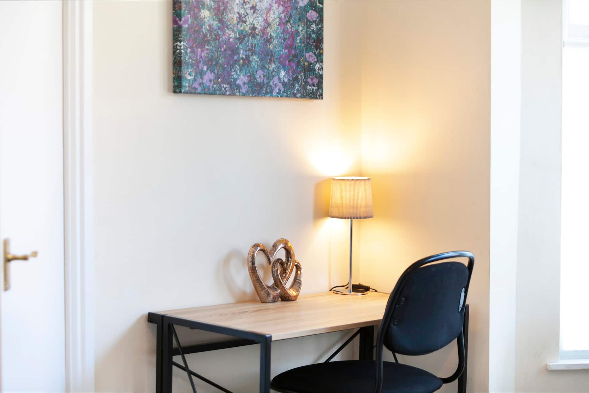 Beautiful, Entire Luxurious One Bedroom Flat — photo 4