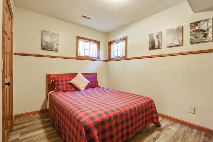 Bedroom 3 - Queen Bed