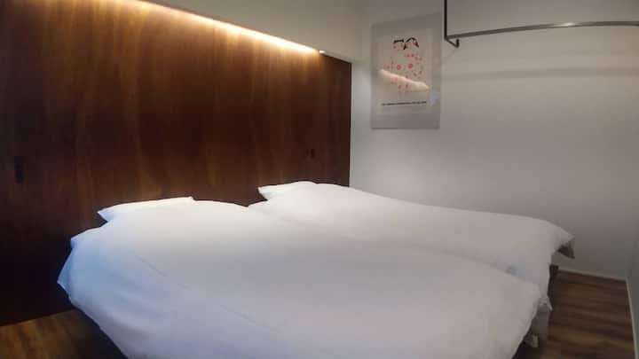 ห้องเตียงเดี่ยว 2 ห้องบนชั้น 2