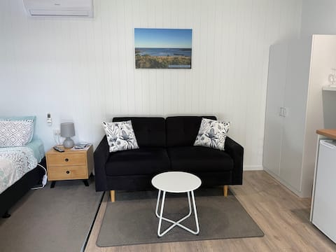 Successful Airbnb property: Hobsons Cabin - Perfect for couples or singles. in Cowes