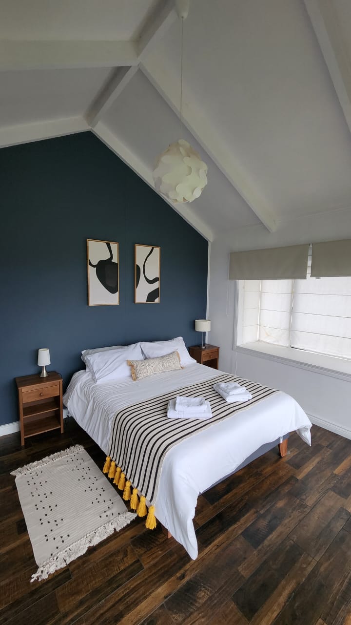 Dormitorio principal con baño privado y amplio walk in Closet