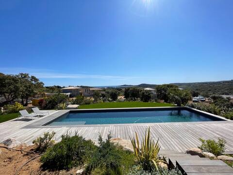 Villa with 5 bedrooms for 12 people, walking distance to Pinarello beach