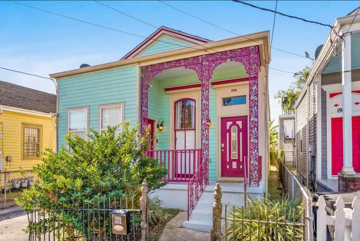 La Maison Delachaise ~ Walk To St.charles - New Orleans, LA