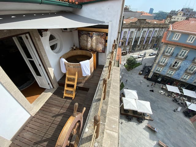 The Port’ole Penthouse – Patio + Jacuzzi w/ a View