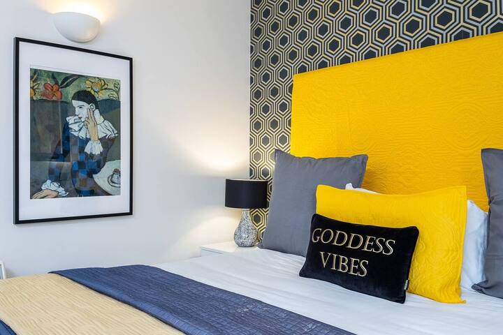 Clean, Modern 2 bed 2 bath gallery image 2