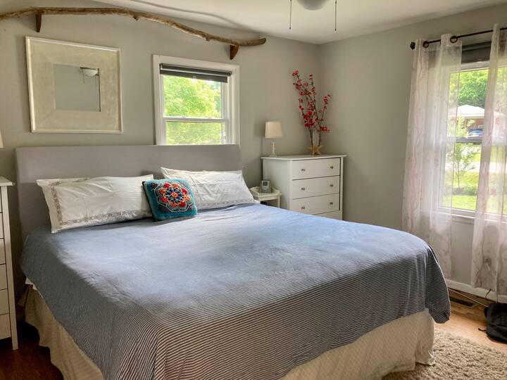 Cozy Franklin Home walking distance to downtown Houses for Rent in