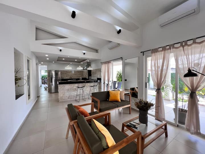 Casa Arenas less than 100m from the sea.