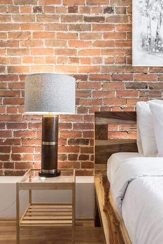 Charming 3BDR Downtown – 2 Levels, 2 Bathrooms gallery image 3