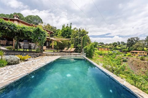 Successful Airbnb property: Beautiful cabin with panoramic swimming pool in Otumba